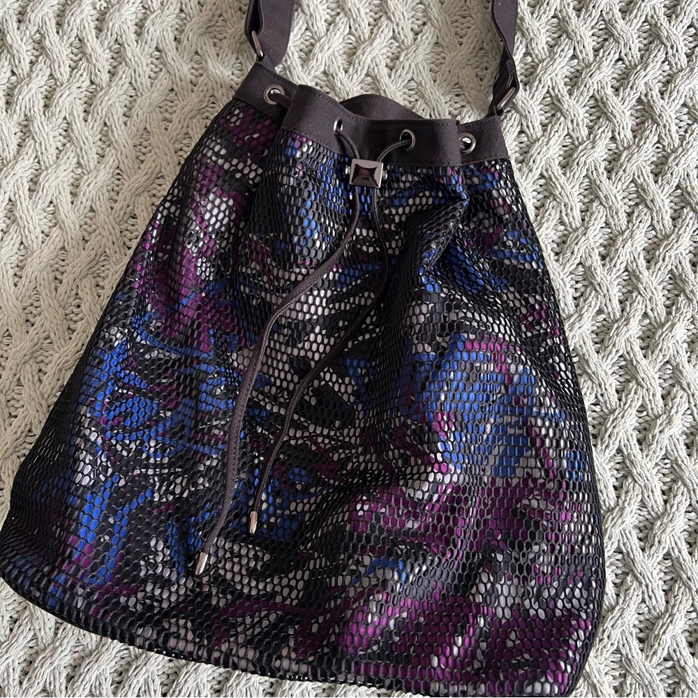 Fabletics- Camo & mesh bag